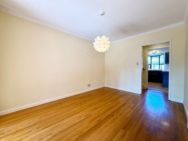 Building Photo - Beautifully Renovated Single-Family Home i...