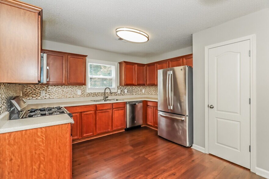 Building Photo - 218 Comet Ct