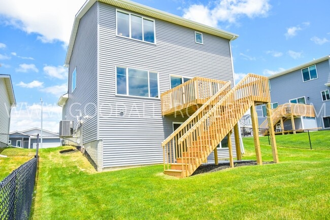Building Photo - 1730 Howard Dr