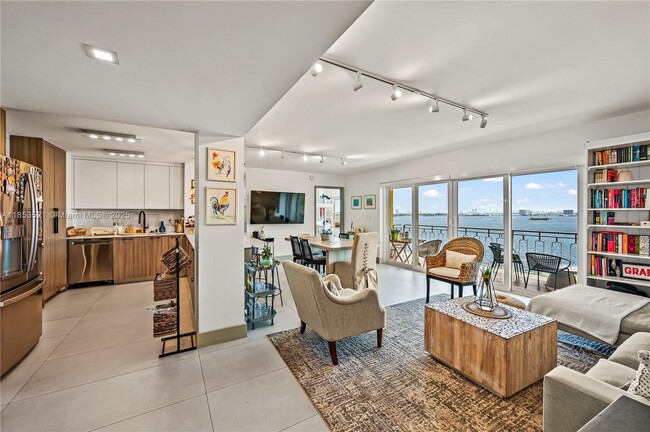 Building Photo - 11111 Biscayne Blvd