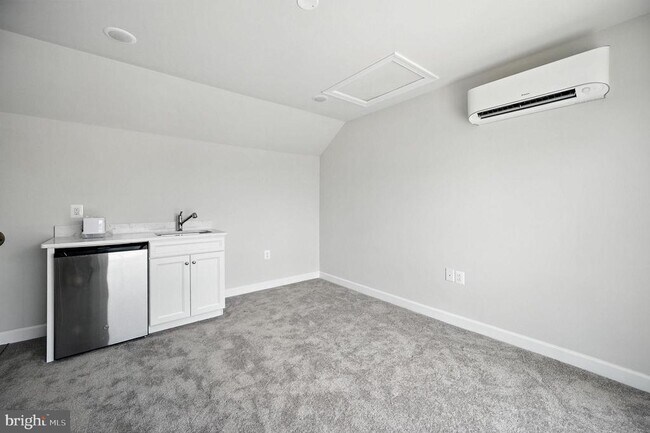 Building Photo - 7233 Mountaineer Dr