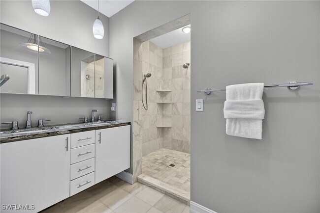 Building Photo - 740 5th Ave N