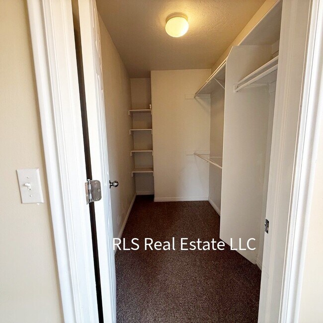 Building Photo - 4043 W Cimarron