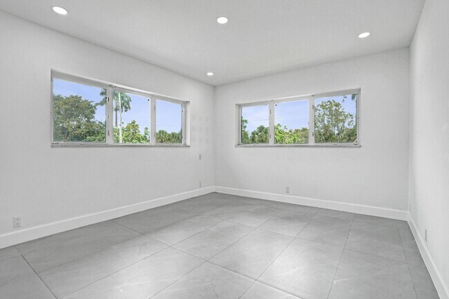 Building Photo - 6700 E Tropical Way