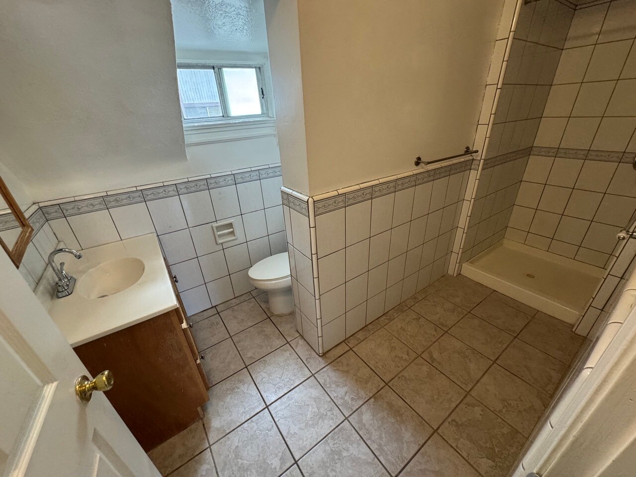 Building Photo - 1124 W 37th Pl