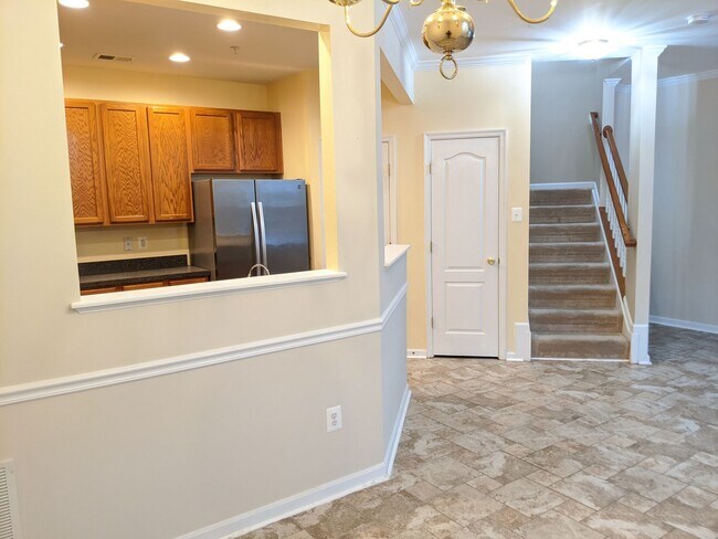 Building Photo - 3 Level townhouse in Frederick available e...
