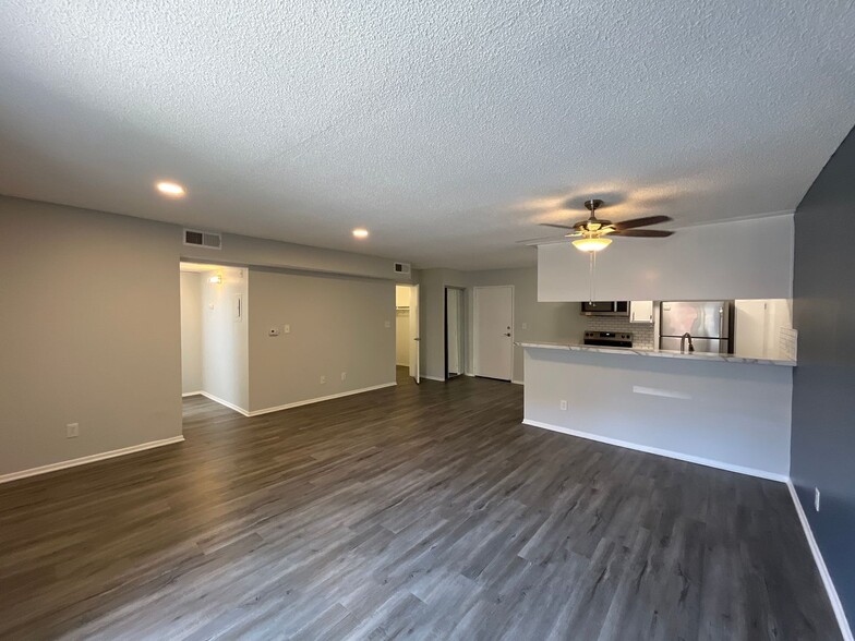 Interior Photo - 951 S. Oxford