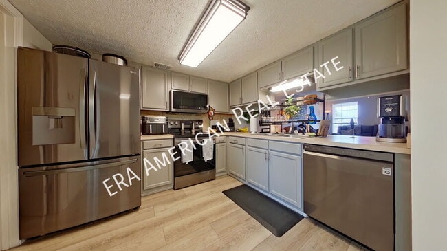 Building Photo - 5 Chatelaine Cir SE