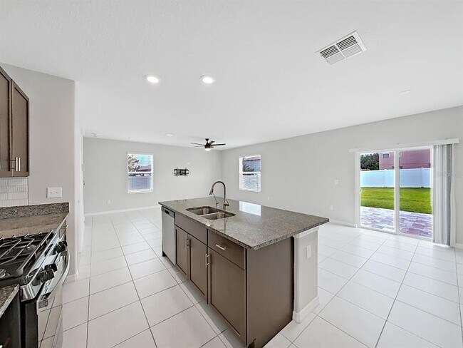 Building Photo - 10330 Blue Plume Ct