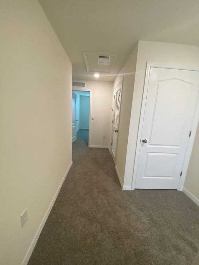 Building Photo - 3 Bedroom 2.5 Bath Townhouse in Harmony We...