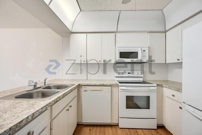 Building Photo - 1624 Whitehead Dr