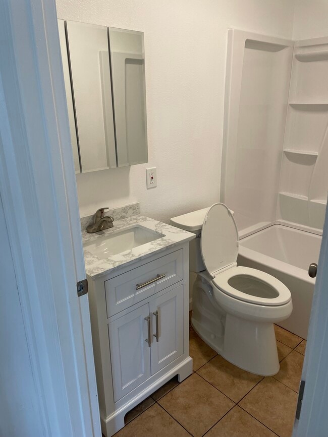 Building Photo - 1030 E 46th St