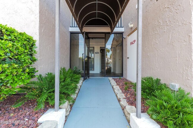 Building Photo - 275 1st St S