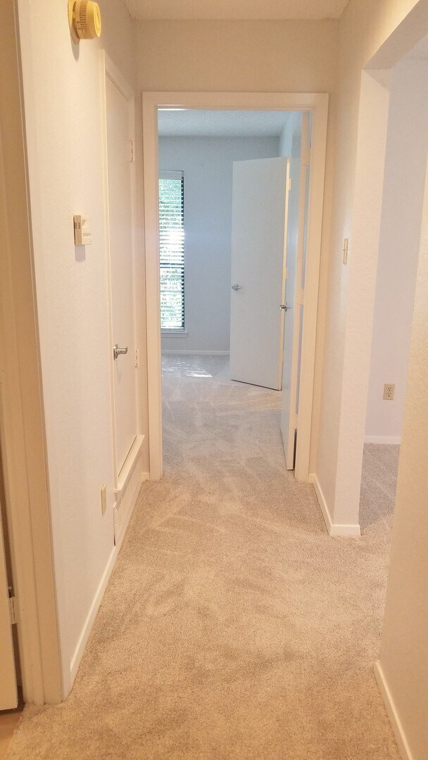 Building Photo - Spacious, Remodeled Duplex Unit Near Hulen...