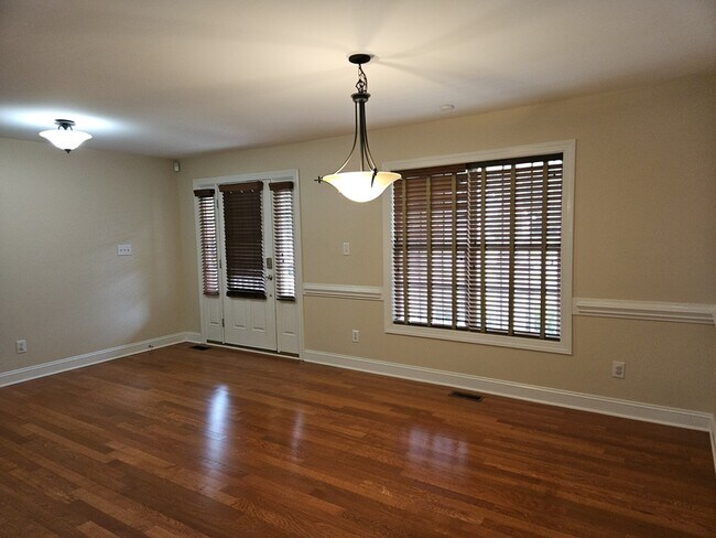 Building Photo - 550 Orchard Falls Dr