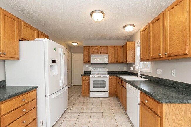 Building Photo - Gorgeous Three Bedroom Home!