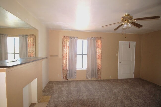 Building Photo - MINUTES FROM FORT BLISS!!