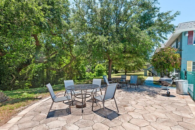 Building Photo - Bear Creek Apartments (1)