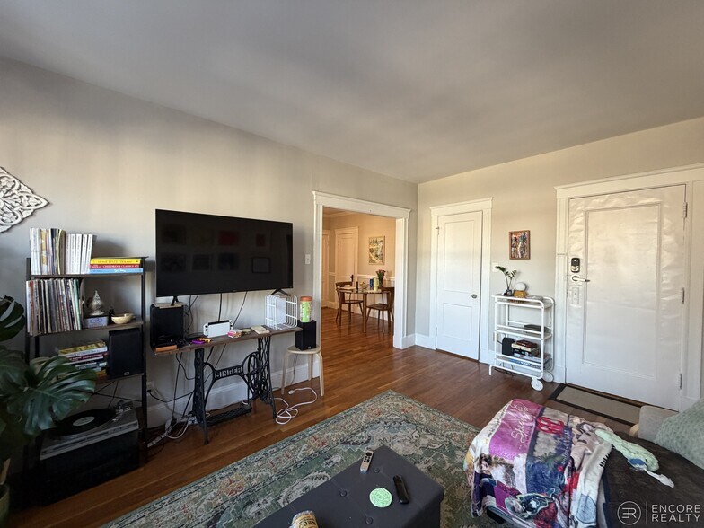 Building Photo - 11 Gray St