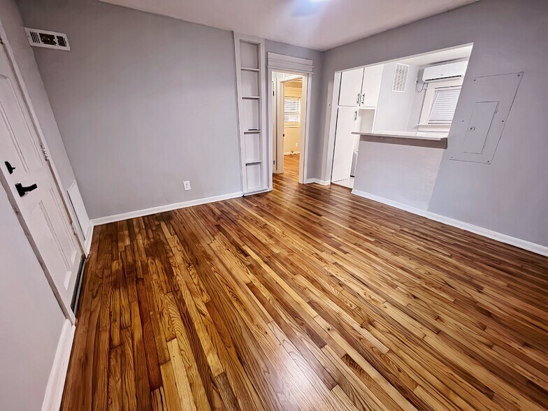 Building Photo - 1337 Charlotte St