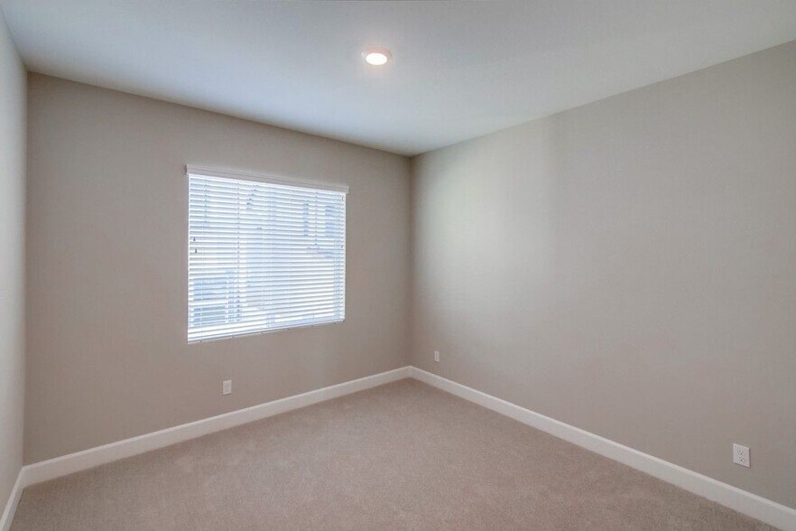 Building Photo - 12641 Stella Ln