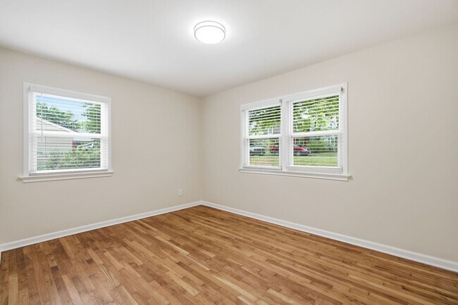 Building Photo - 18 Grandin Cir
