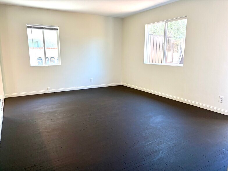 Building Photo - 2304 Voorhees Ave