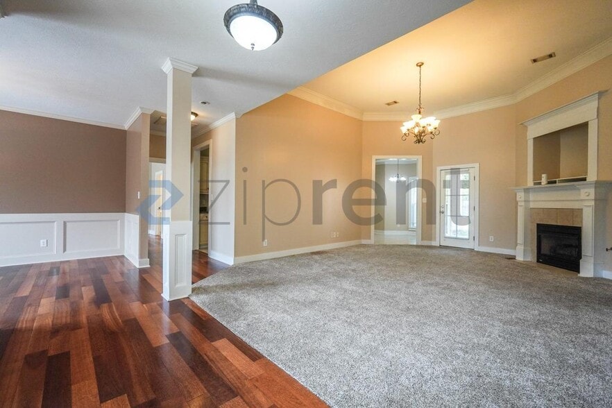 Building Photo - Unit