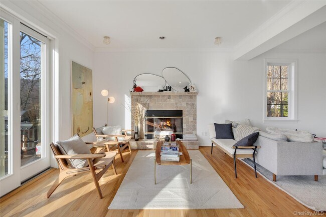 Building Photo - 231 Lake Rd