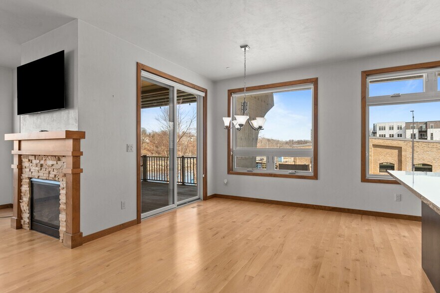 Building Photo - 1141 E Banta Ct