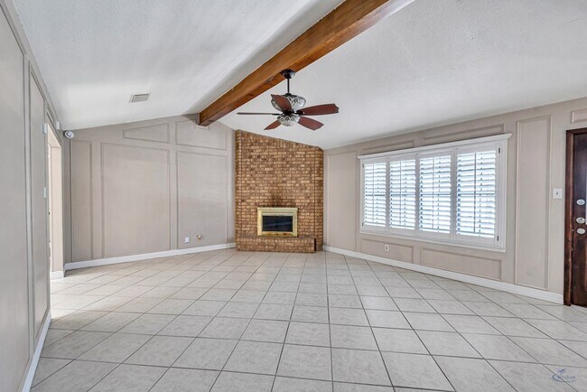 Building Photo - 1800 W 23rd St