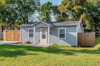 Building Photo - Room in House on Houghton Ave