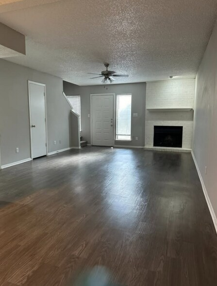 Building Photo - 132 S Las Vegas Trail