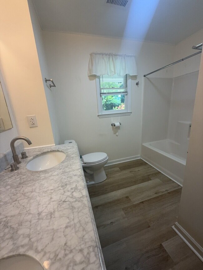 Building Photo - Beautiful 3 Bedroom, 3 Bath Home -135 Yates Ln.