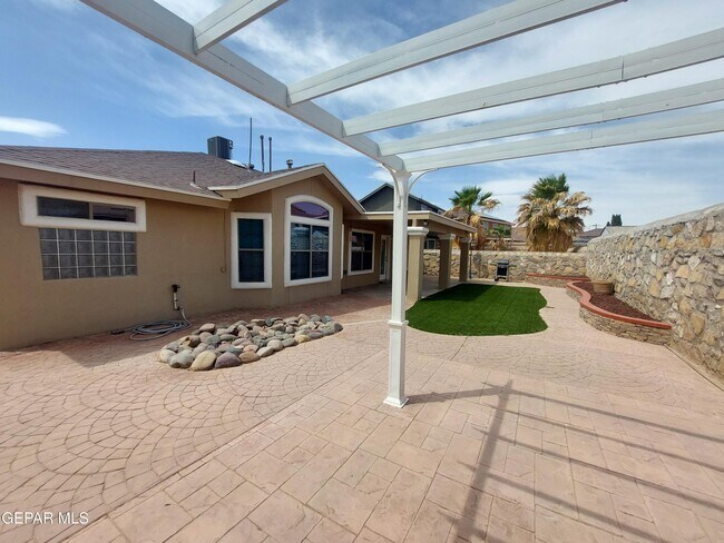 Building Photo - 14021 Highweed Dr