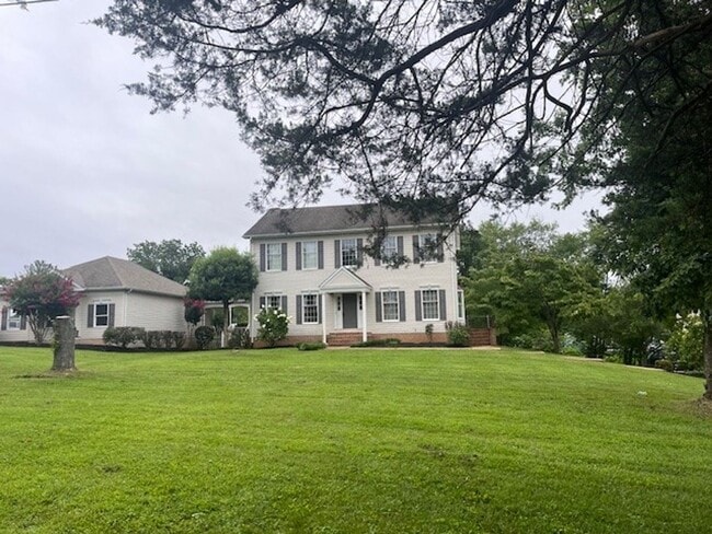 Building Photo - 3-bedroom! Garage Space & Privacy! Look no...