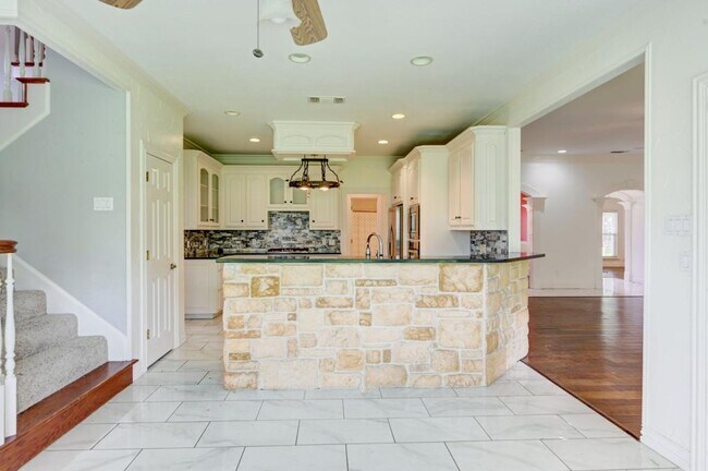 Building Photo - 2804 Vermont Ct