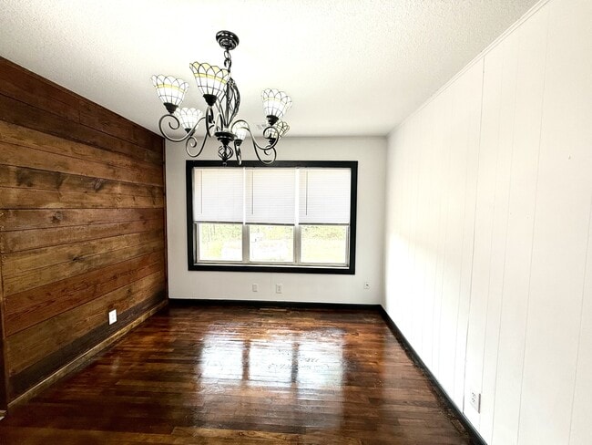 Building Photo - 1125 Easy St