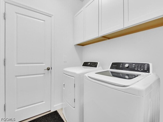 Building Photo - 14087 Winding Cedar Wy