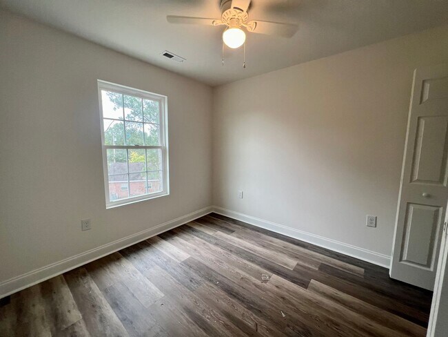 Building Photo - Hemingway Apartments