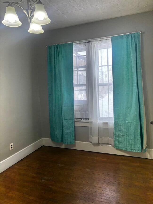 Building Photo - 214 S Glenwood Ave