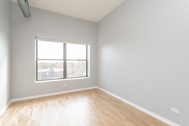 Building Photo - 4537 S Drexel Blvd