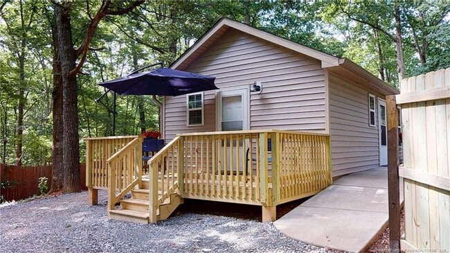 Building Photo - 2406 Rockwood Dr