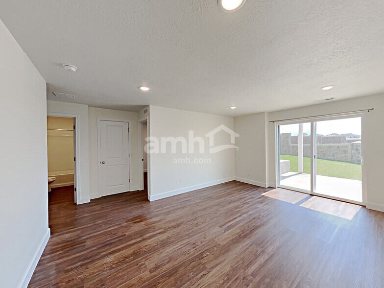 Building Photo - 1279 N Wagon Wy