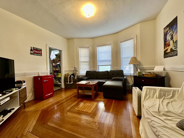 Building Photo - 539 Washington St