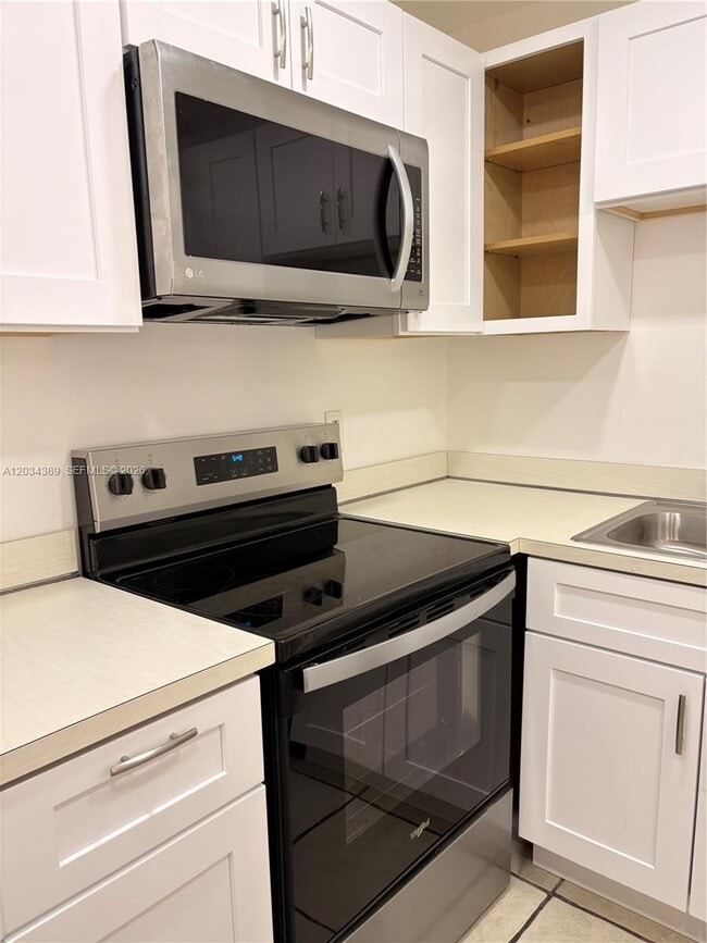 Building Photo - 4154 Inverrary Dr
