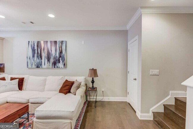 Building Photo - 1450 Edgebrook Ct NE