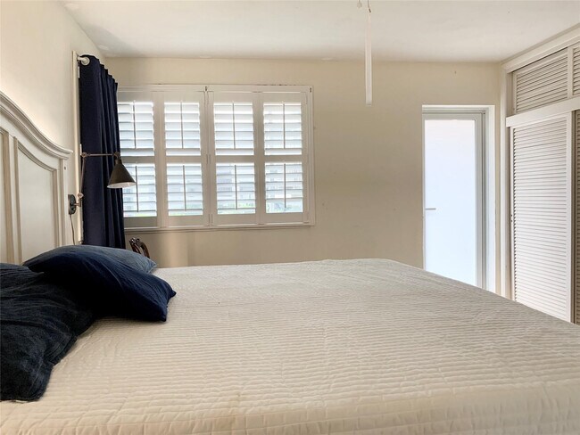 Building Photo - 930 Osceola Dr