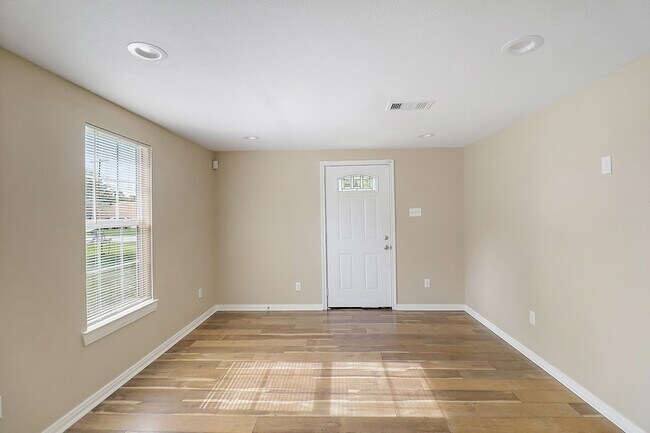 Building Photo - 412 Stowell St