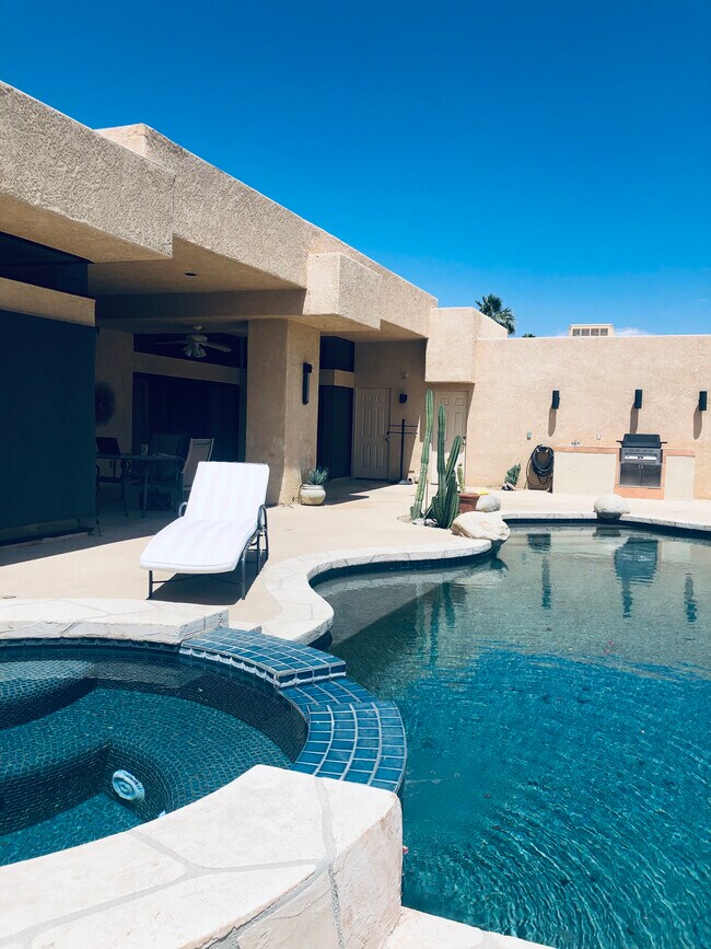 Pebble Tech Salt Water Pool/Spa - 72836 Mesa View Dr